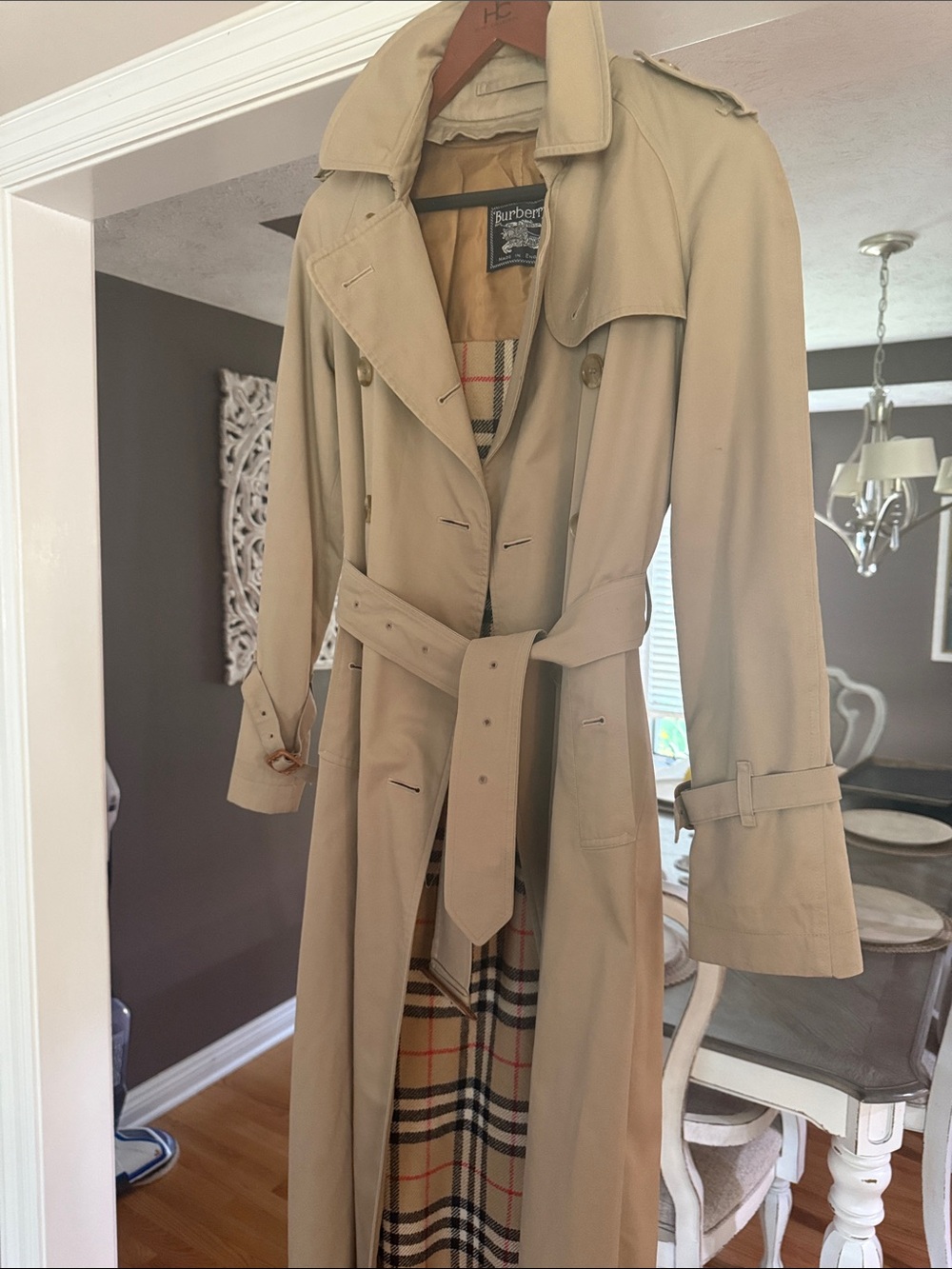 Burberry Beige Trench Coat with Signature Check Lining - Picture 1 of 8